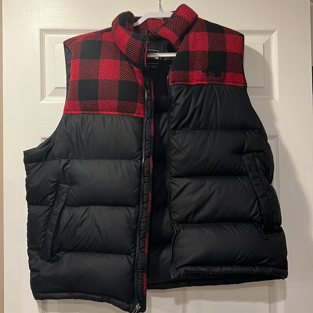 Men’s The north face vest in a size 2xl